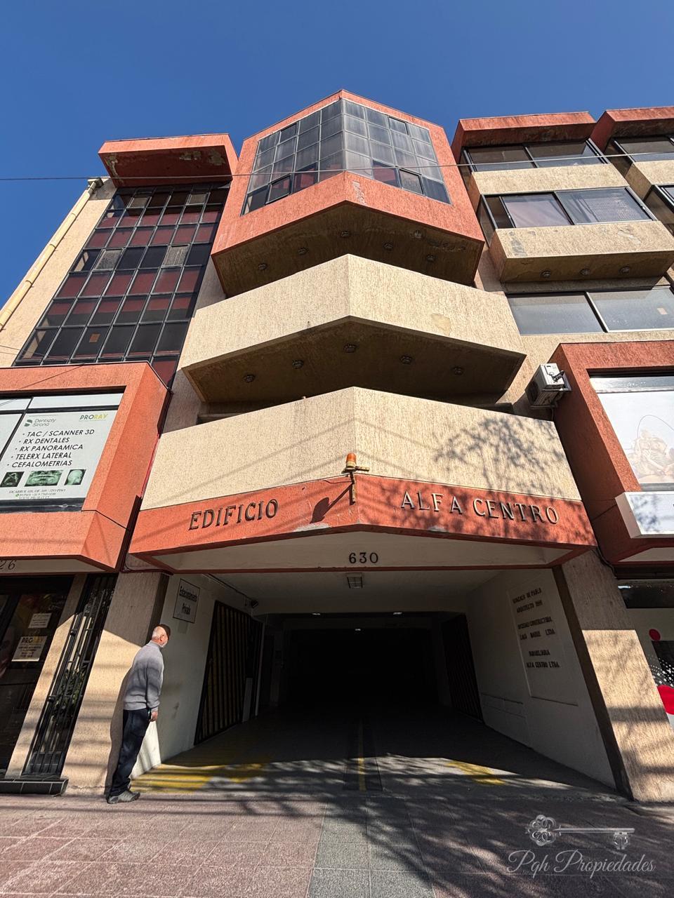 oficina, 2 privados, 1 baño